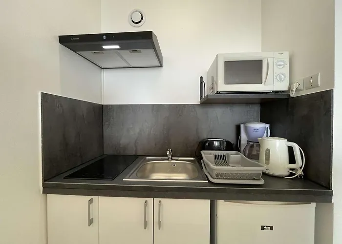 A St-jean-de-monts Avec Parking Et Balcon Ferme - Fr-1-224c-212 * Saint-Jean-de-Monts