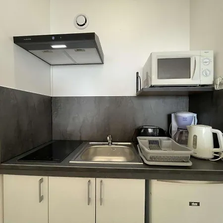 A St-jean-de-monts Avec Parking Et Balcon Ferme - Fr-1-224c-212 * Saint-Jean-de-Monts